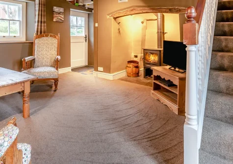 Kelwon Cottage, St Brides is a charming 200-year-old retreat with beamed ceilings and an inglenook fireplace. Enjoy a sun-drenched garden, children's play area, and easy access to Pembrokeshire's stunning coastline and attractions.