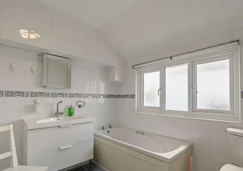 The bathroom at Kiwi Cottage, Tenby