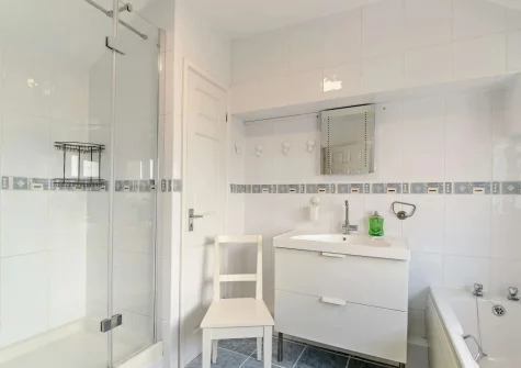 The bathroom at Kiwi Cottage, Tenby