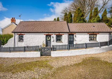 Llety Wen is a quaint traditional detached cottage in New Moat, a short drive away from the market town of Narberth