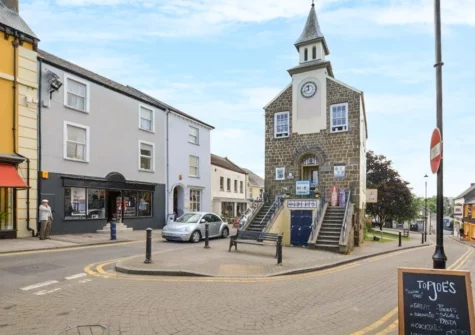 Llety Wen is a short drive away from the market town of Narberth, with a plethora of independent shops, restaurants, pubs, museum & a gallery