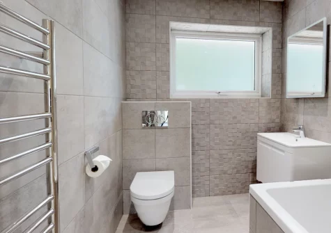 The bathroom at Llyn Orta, Llanbedrog