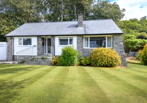 Llyn Orta is set within a large plot, with a spacious lawned garden at the front