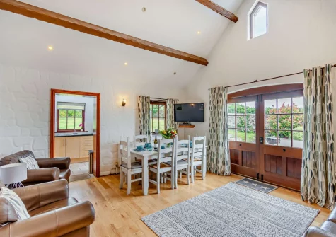 The living & dining area at Loveston Lodge, Loveston