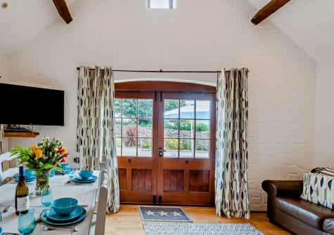 The living & dining area at Loveston Lodge, Loveston