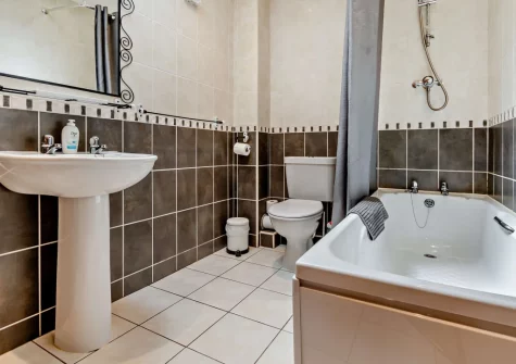 Bedroom #1 en-suite bathroom at Loveston Lodge, Loveston