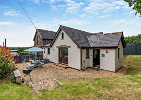 The gravel patio, barbecue, alfresco dining area & lawned garden at Loveston Lodge, Loveston