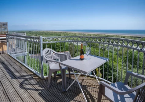 The decked balcony at Manor View, Pendine