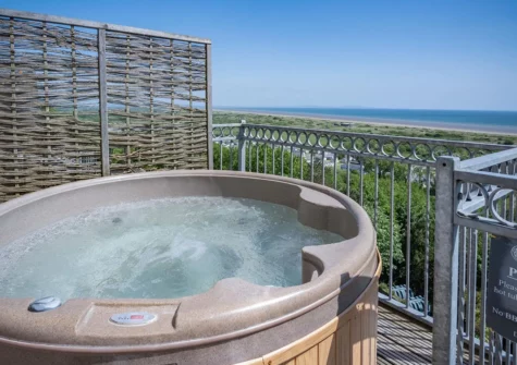 The hot tub at Manor View, Pendine