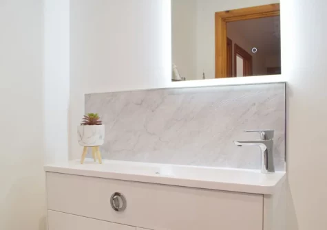 The shower room at Marina Retreat, Milford Haven