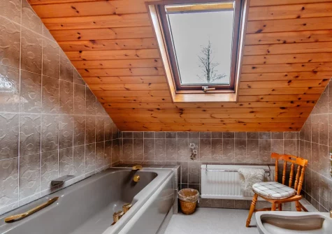 Bedroom #1 en-suite bathroom at Mariners Reach, Saundersfoot