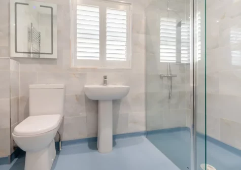 The wet room at May's Place, Tenby