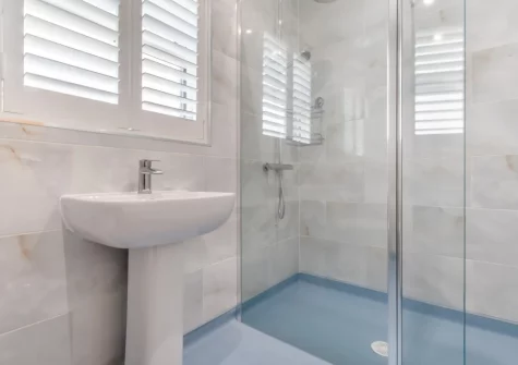 The wet room at May's Place, Tenby