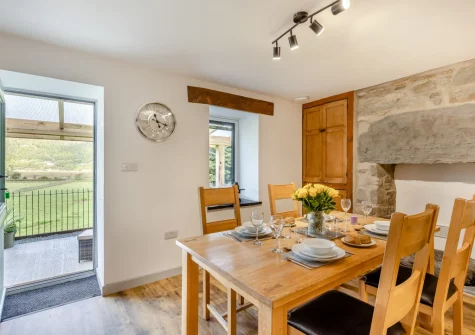 The dining area at Minffordd, Penmaenpool