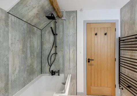 The bathroom at Minffordd, Penmaenpool