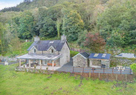 Walkers & lovers of the outdoors will enjoy the property's fantastic access to the Mawddach Trail