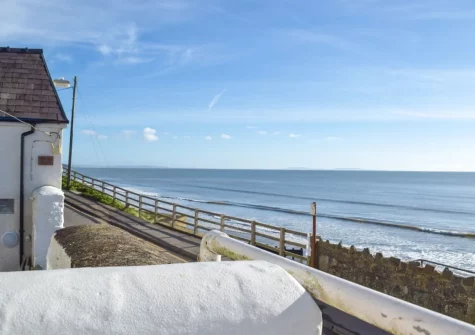 Mole End is in a truly unique location, perched on the shores of Amroth Beach with stunning views out over Carmarthen Bay