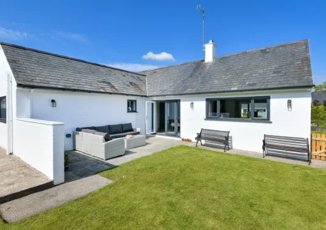 The patio, outdoor sitting area & enclosed lawned garden at Mor a Mynydd, Abersoch