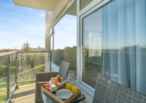 The balcony & outdoor sitting area at Mor Glas View, Tenby