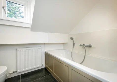 The first floor bathroom at Morannedd, Bwlchtocyn