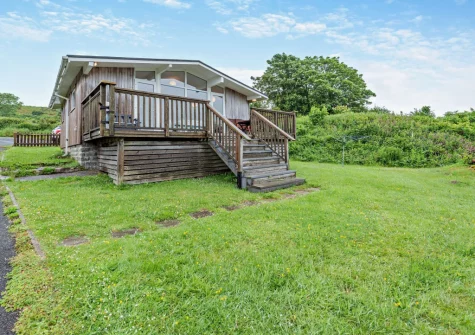 Morning Tide is a delightful, three-bedroom holiday lodge with splendid estuary views in Burton Ferry