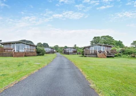 Morning Tide is perched on the Cleddau Estuary, offering fantastic waterside views from its riverfront location