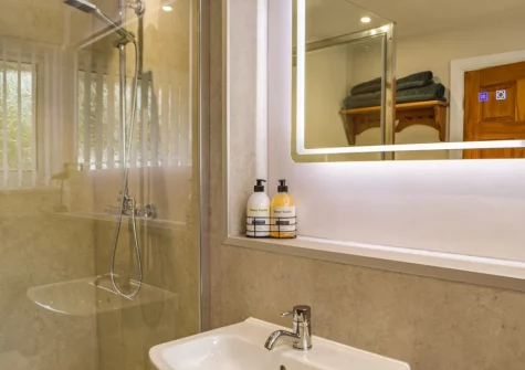 The shower room at Mutton Hill Cottage, Pembroke