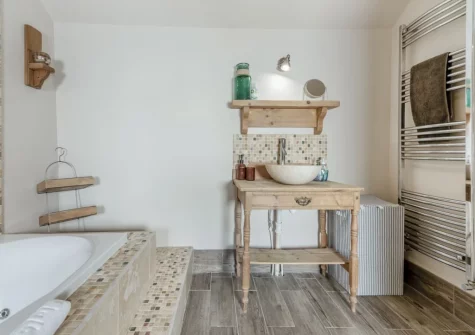 The bathroom at Nelson Cottage, Tenby