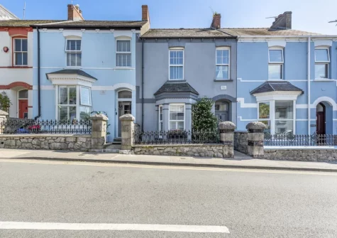 Nelson Cottage, built in circa 1840, is a charming retreat nestled in the heart of Tenby