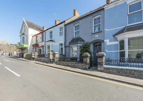 Nelson Cottage, built in circa 1840, is a charming retreat nestled in the heart of Tenby