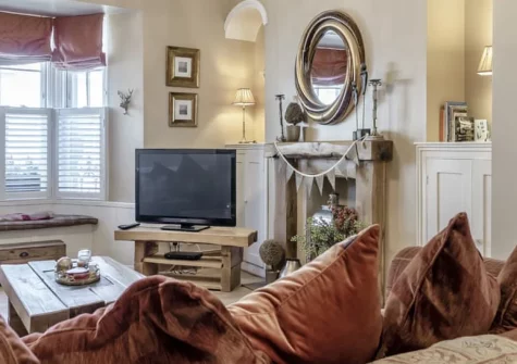 Nelson Cottage, Tenby is a charming four-bedroom retreat in the heart of this historic coastal town, featuring a Jacuzzi bath, enclosed garden with outdoor seating, and easy access to golden beaches, vibrant harbourside dining and medieval streets.