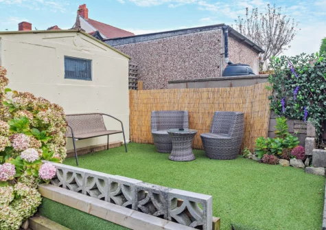 The south-facing enclosed garden & outdoor sitting area at North Bay Bungalow, Rhos on Sea
