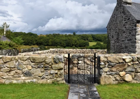 Explore 200 acres of private farmland & footpaths leading to Snowdonia National Park