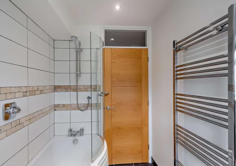The bathroom at Nyth yr Wylan, Aberdovey