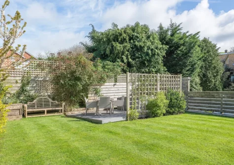The patio, hot tub, alfresco dining area & enclosed lawned garden at Nyth yr Wylan, Aberdovey