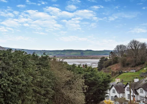 Enjoy coastal estuary views when you stay at Nyth yr Wylan, Aberdovey