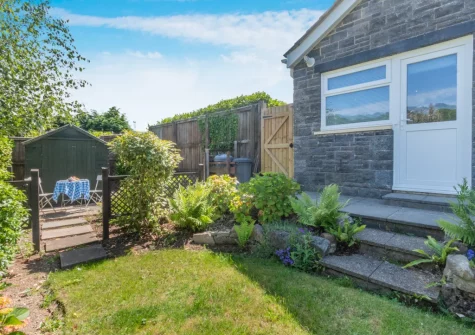 The lawned garden at Oak View, Tenby