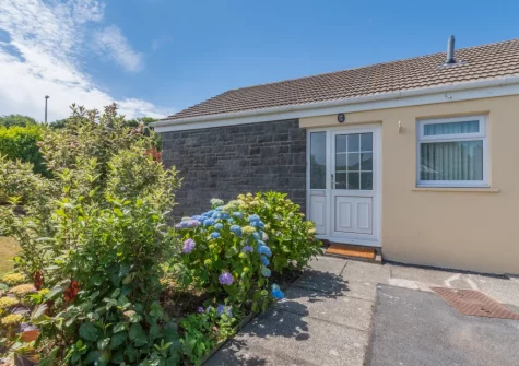 Oak View is a charming bungalow in a quiet location perfectly placed for exploring the coast