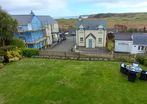The shared garden & alfresco dining area at Ocean Breeze, Penally