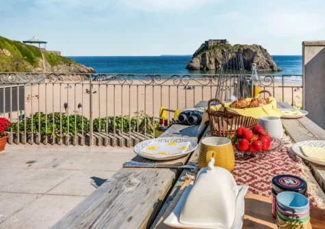 The patio & alfresco dining area at Ocean Waves, Tenby
