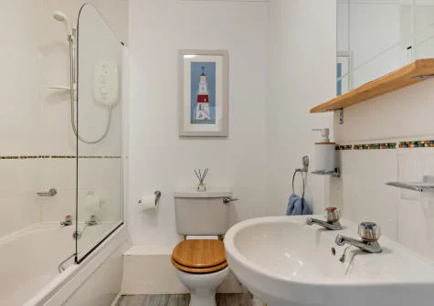 The bathroom at Ol Tywydd, Broad Haven