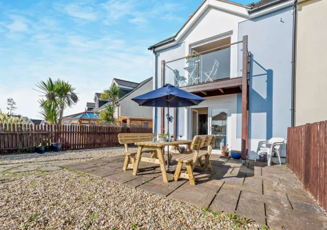 The patio & alfresco dining area at Ol Tywydd, Broad Haven
