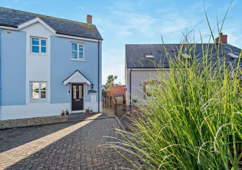 Ol Tywydd is a beautifully positioned holiday home enjoying views over the sea from your balcony