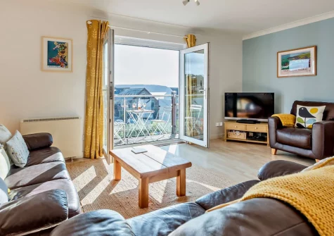 Ol Tywydd, Broad Haven is a charming 3-bedroom Pembrokeshire cottage with spectacular sea views, a private south-facing balcony, and a Blue Flag beach just moments from the front door. Ideal for families and couples seeking a coastal retreat.