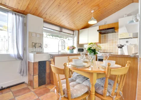 The kitchen & dining area at Old Gardeners Lodge, Saundersfoot