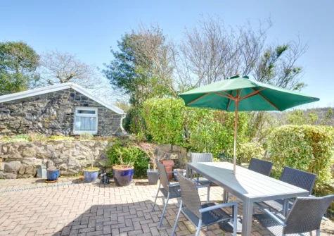 The shared patio garden & alfresco dining area at Old Gardeners Lodge, Saundersfoot