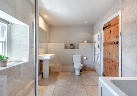The bathroom at Orlandon Farm Cottage, St Brides