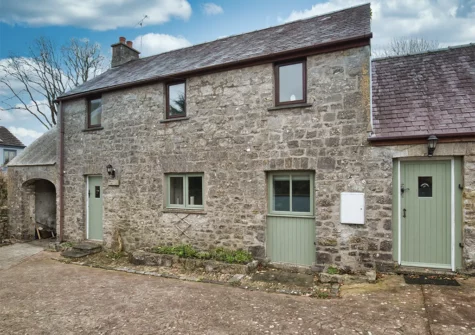 Outside Owls Retreat, West Elliamston