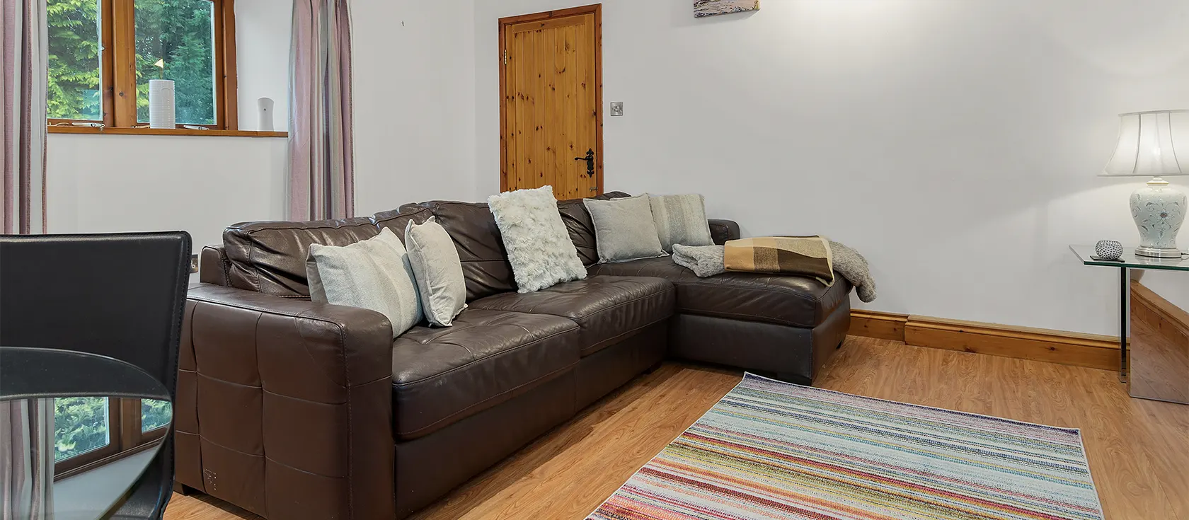 Owls Retreat, West Elliamston is a two bedroom, two bathroom rural cottage for four with tastefully furnished open living / dining room & modern kitchen with dishwasher.