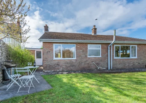 The patio, barbecue, alfresco dining area & garden at Palace Park, Manorbier